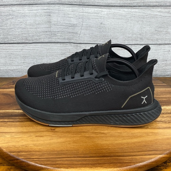 Men's Black Athletic Running Shoes - Picture 1 of 12